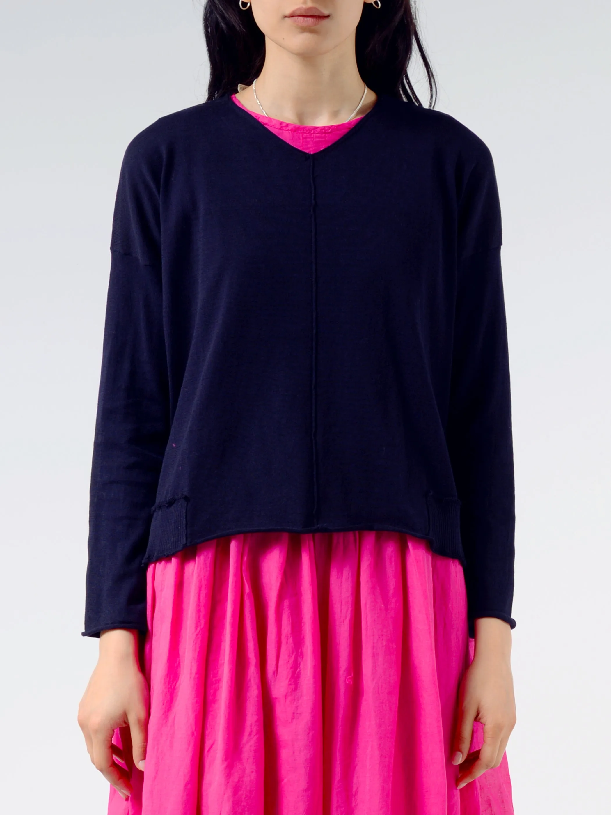 2359 V Neck Pullover