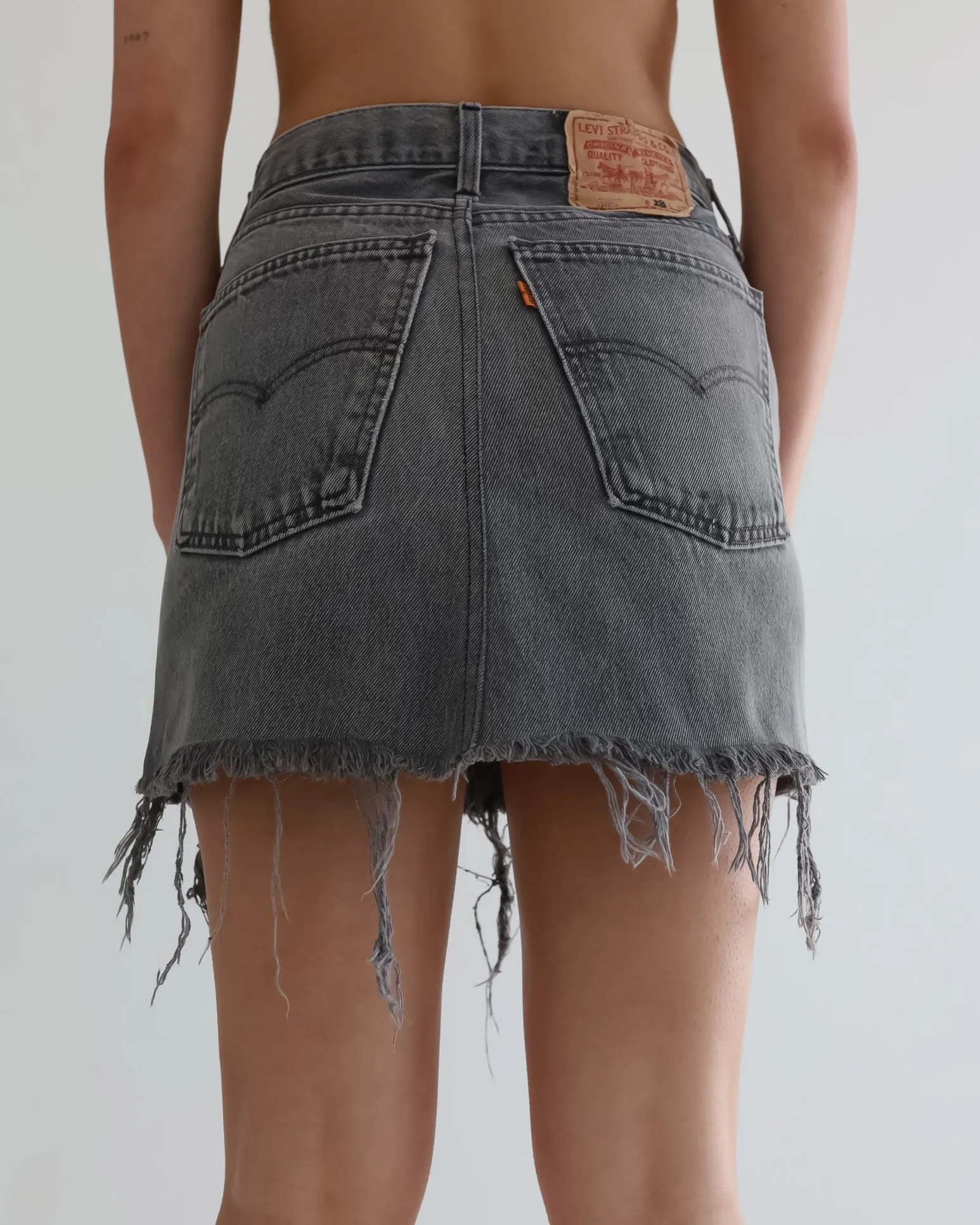560 VINTAGE LEVI’S SKIRT | SIZE 26