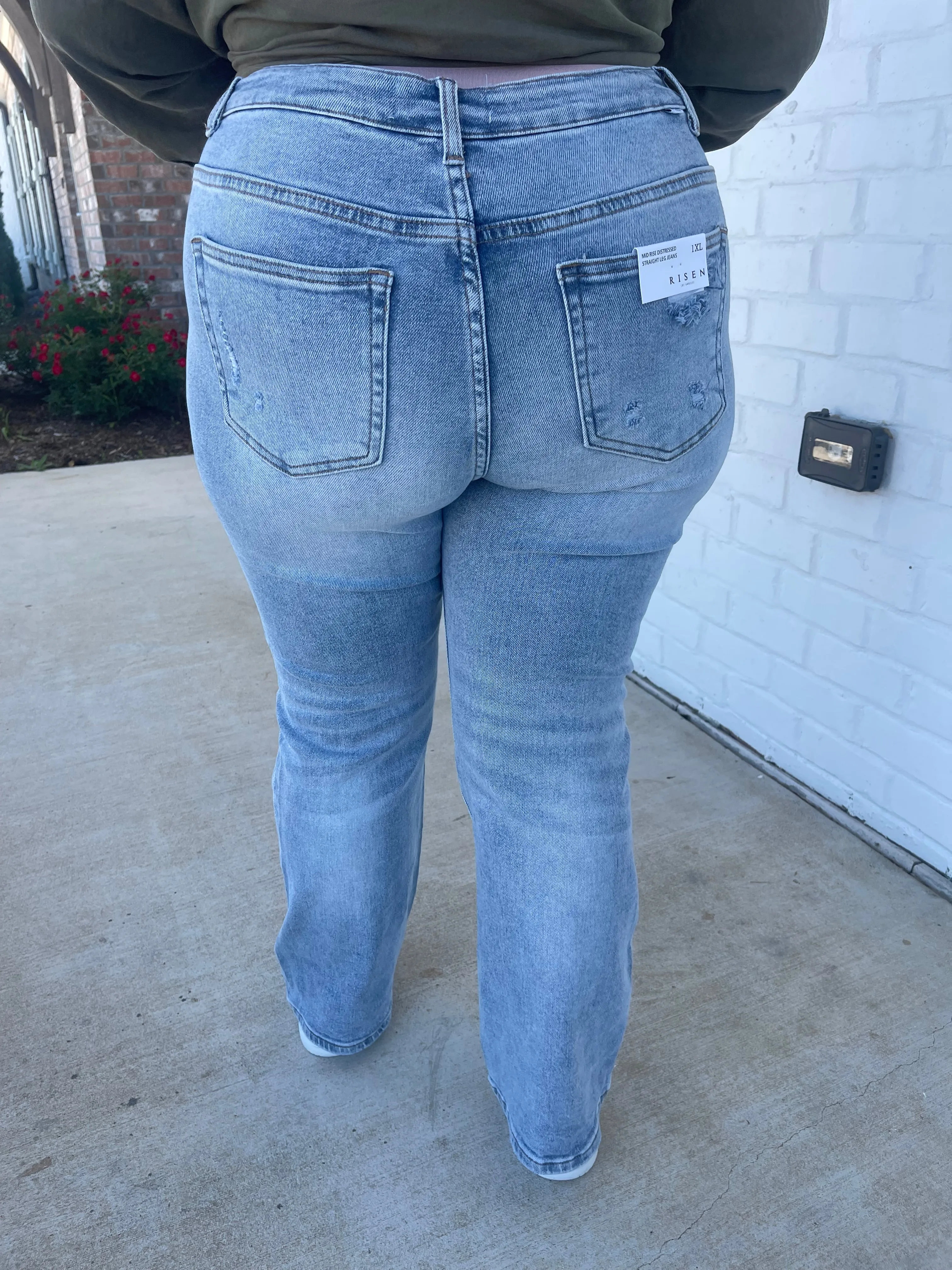 Mid Size Distressed Jeans (PLUS)