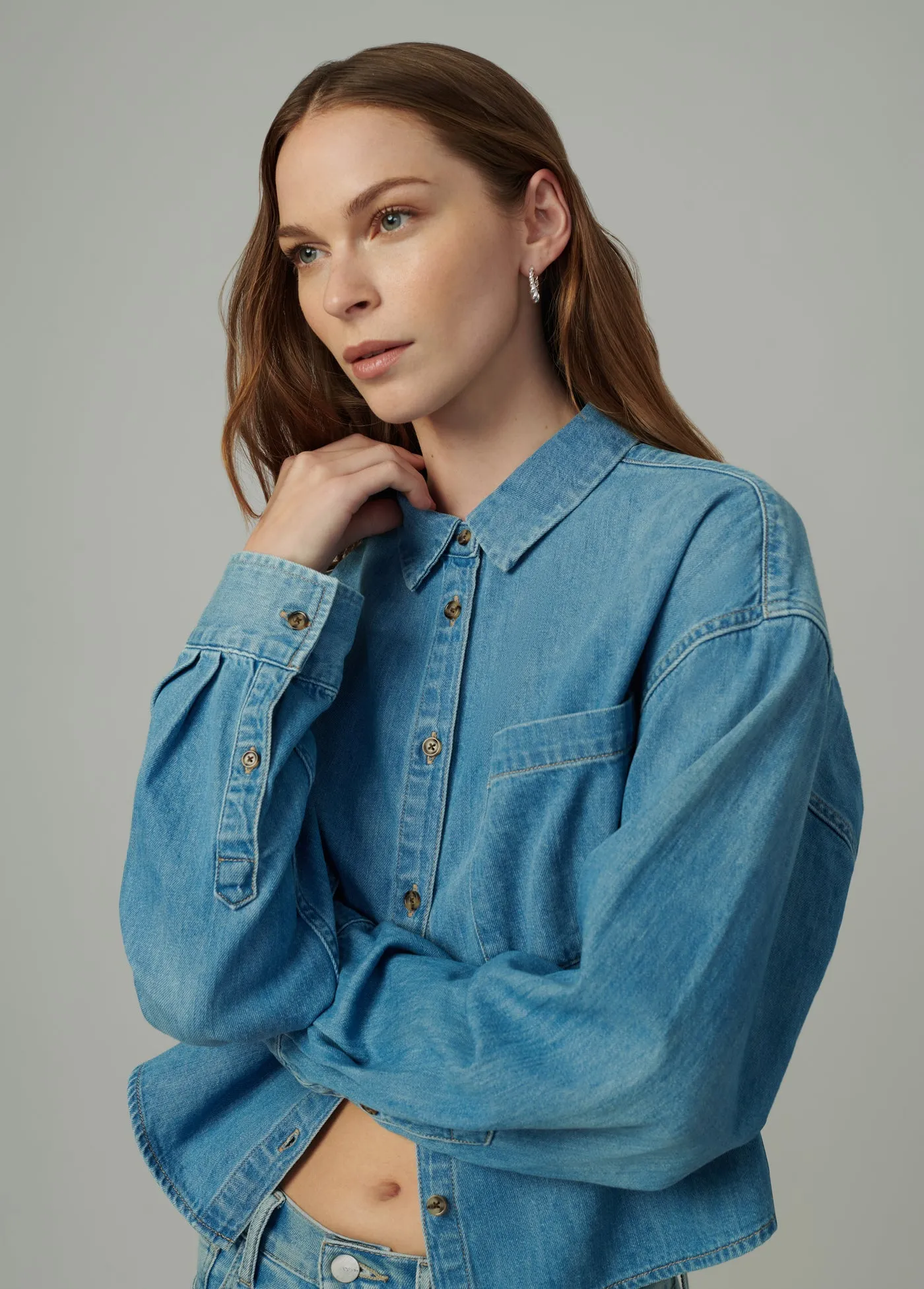 THE CROPPED BOYFRIEND BUTTON DOWN SHIRT