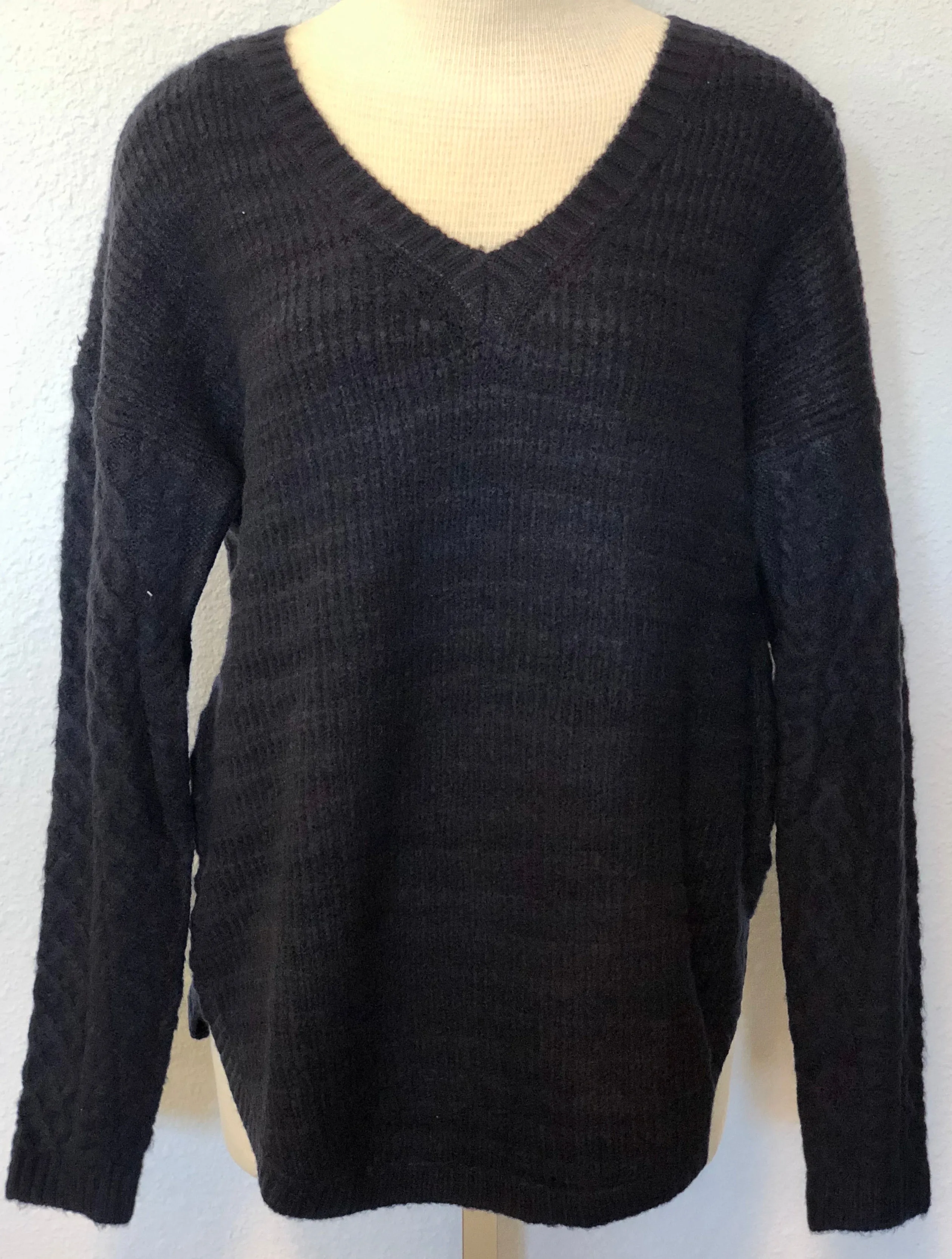 V-NECK WOOLY SWEATER