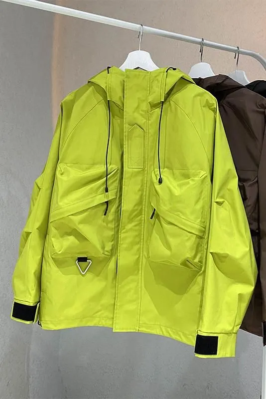 Versatile Cargo Jacket for Outdoor Adventures with Relaxed-Fit Design
