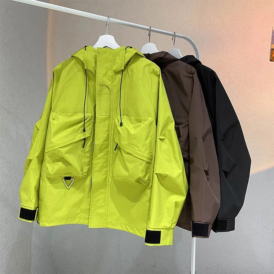 Versatile Cargo Jacket for Outdoor Adventures with Relaxed-Fit Design