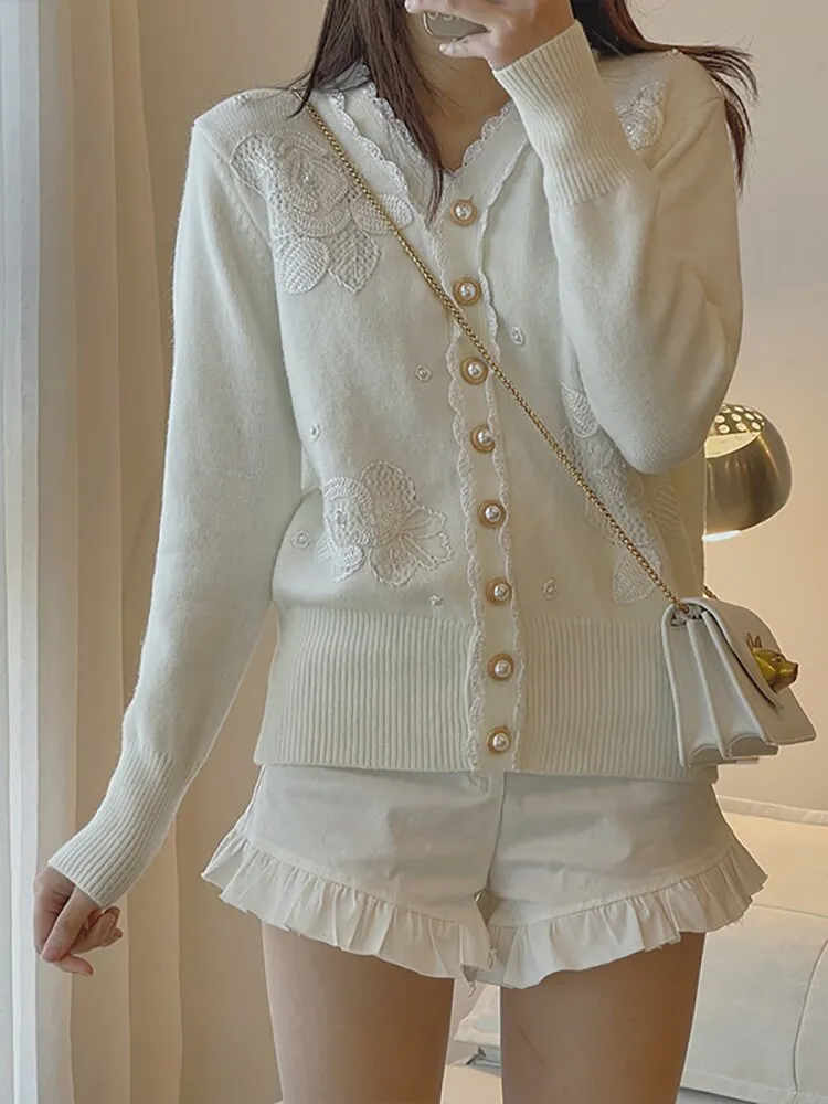 Women V-neck Pearls Buttons Sweater