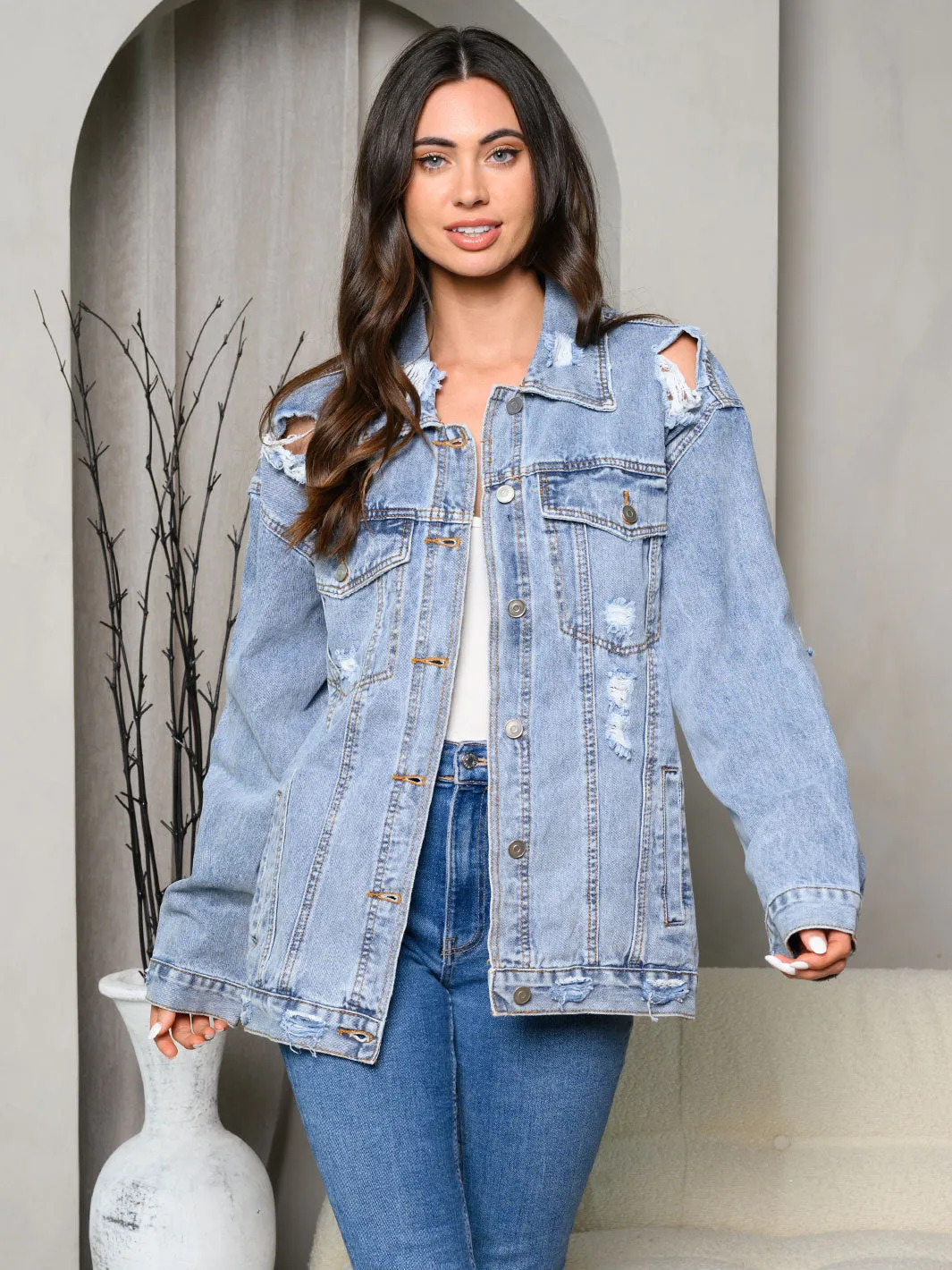 WOMEN'S LONG SLEEVE WASHED DISTRESSED BACK DETAILED DENIM JACKET