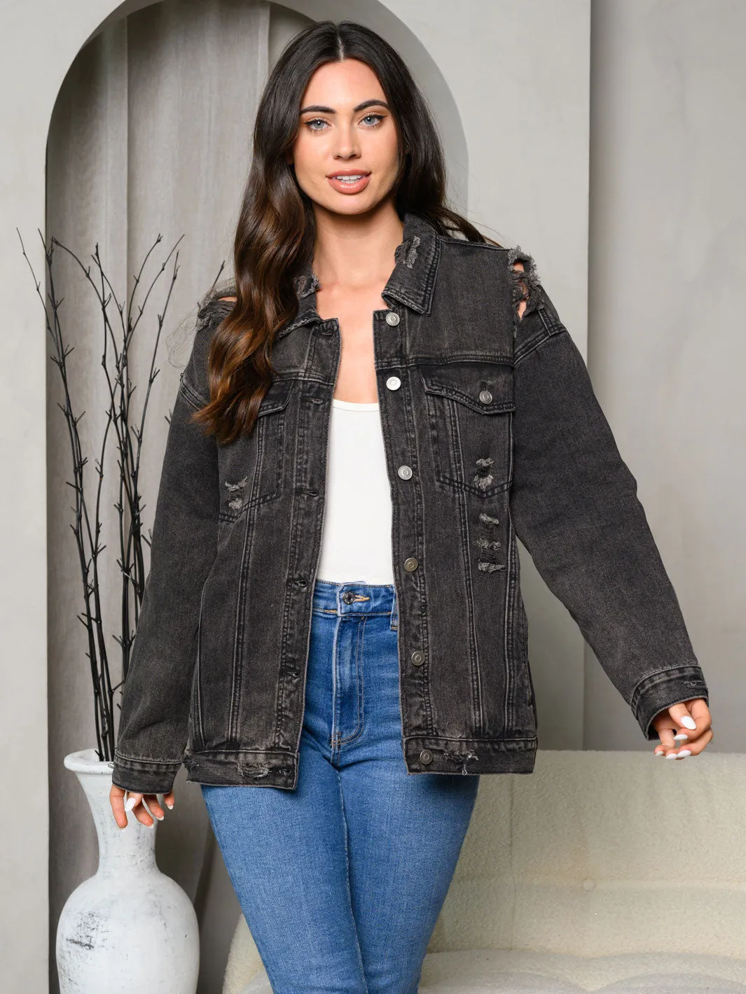 WOMEN'S LONG SLEEVE WASHED DISTRESSED BACK DETAILED DENIM JACKET